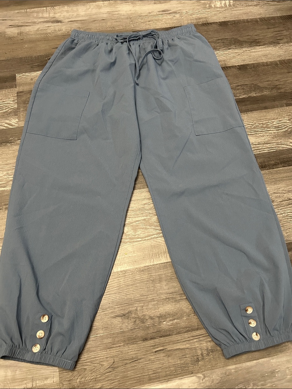 Source Unknown Blue Elastic Waist Capri Pants with Button Cuffs